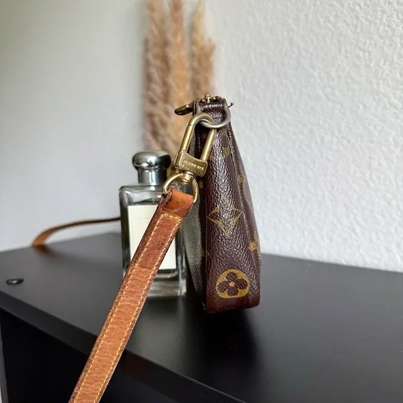 🌼AUTHENTIC Louis Vuitton Pochette with ORIGINAL LV strap🌼 - Picture 5 of 15